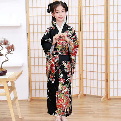 Kimono traditionnel Japonais petite fille
