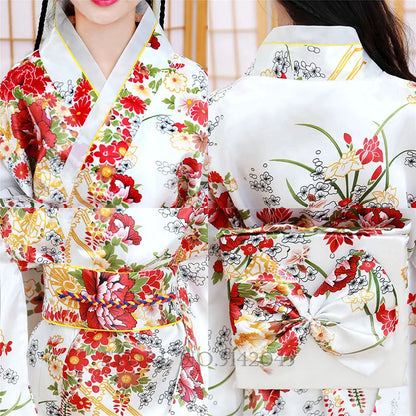 Kimono traditionnel Japonais petite fille