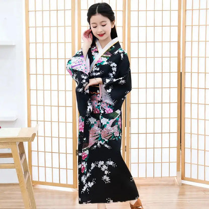 Kimono traditionnel Japonais petite fille