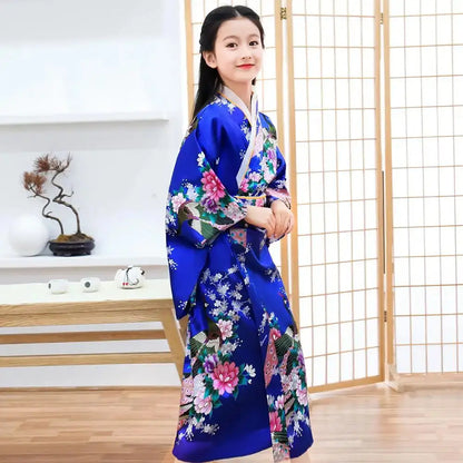 Kimono traditionnel Japonais petite fille