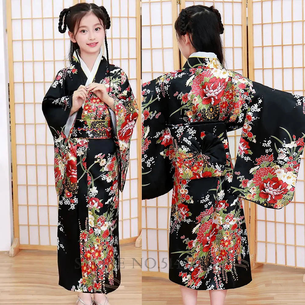 Kimono traditionnel Japonais petite fille